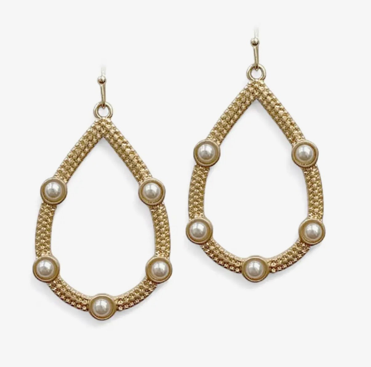 Southern Charm
Pearl Earrings