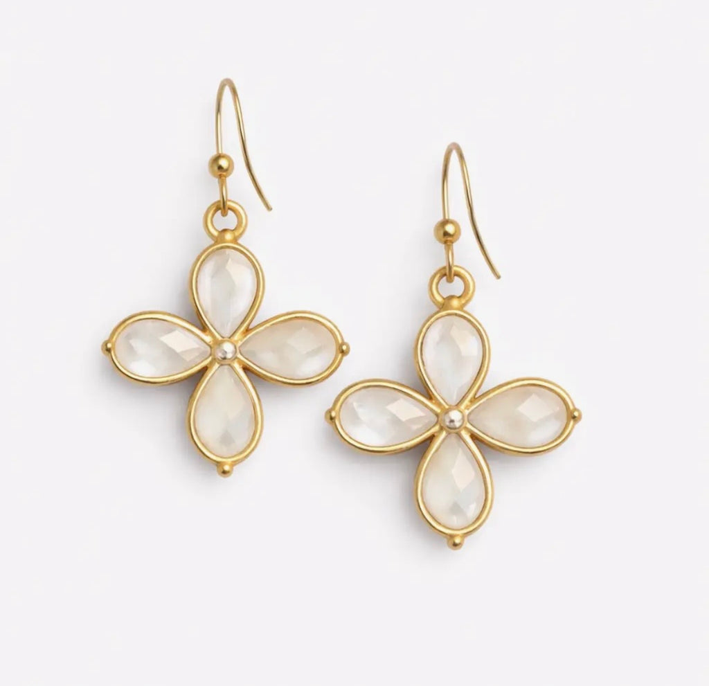 Southern Petal Drop
Earring Cream
