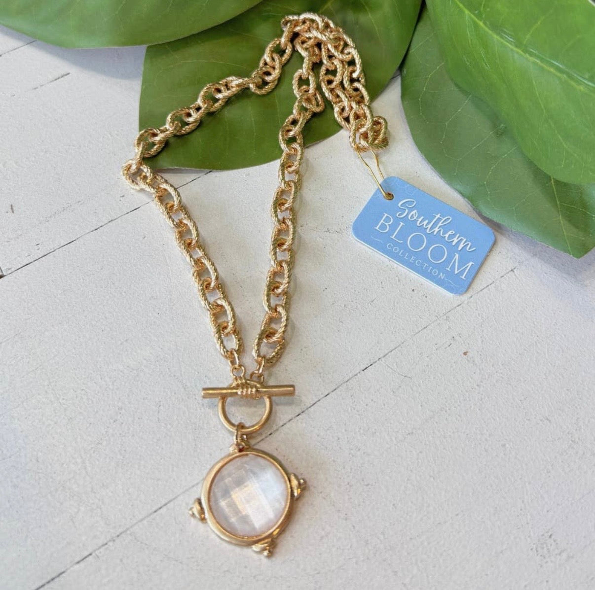 Belle Toggle Necklace Cream